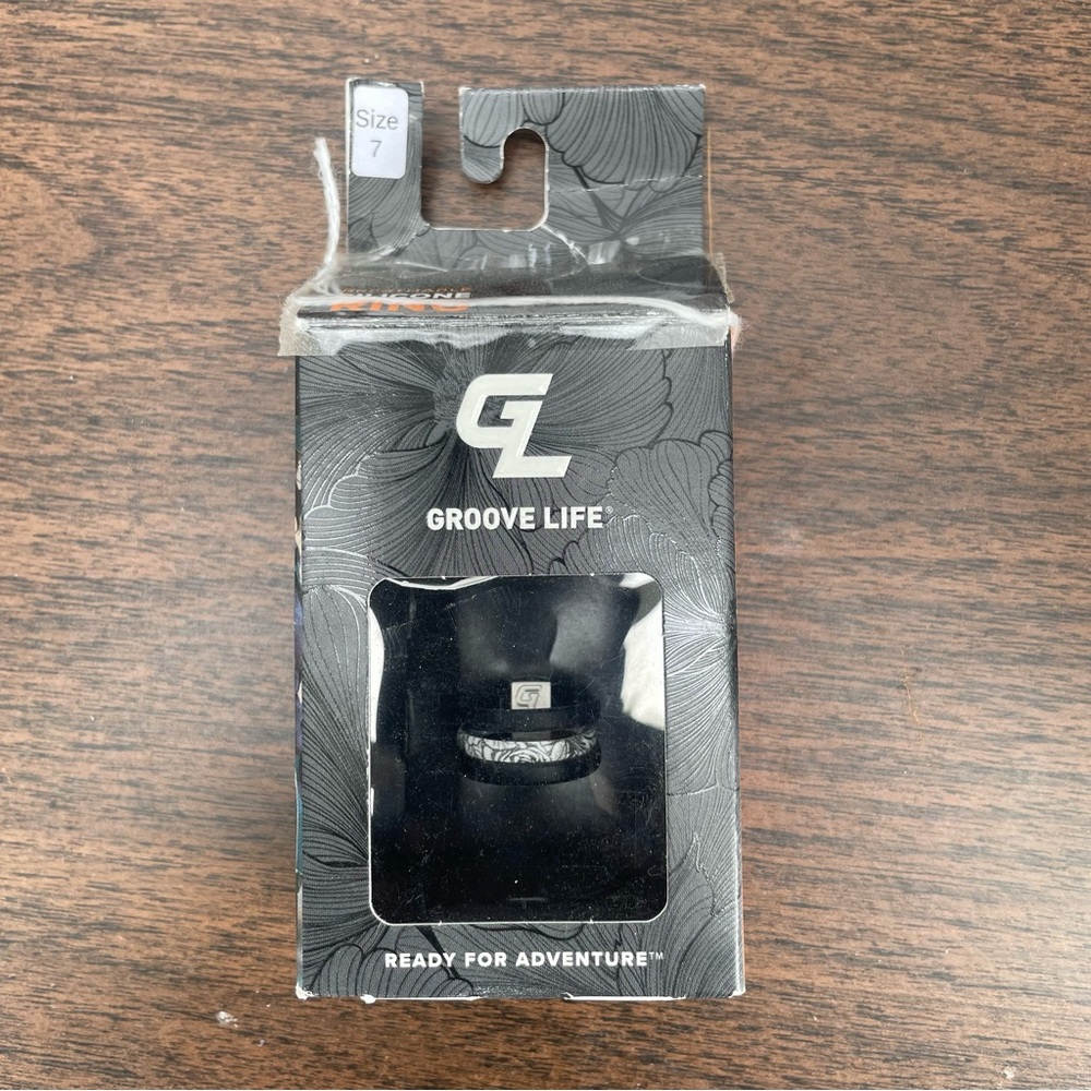 NWT Groove Life Black Women's Ring size 7